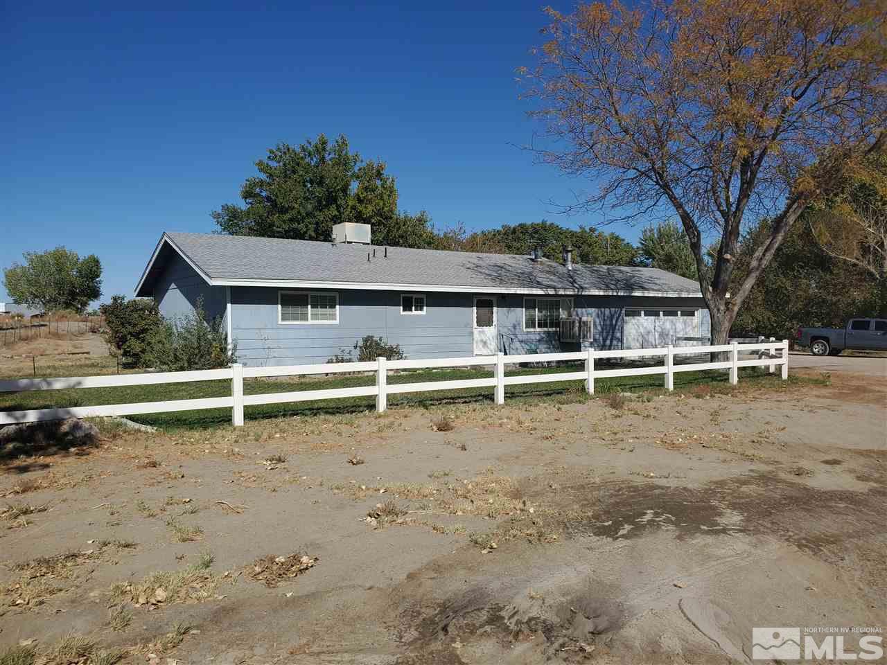 6975 Cox Road Fallon, NV 89406 - Photo 3 of 18 a view of a backyard