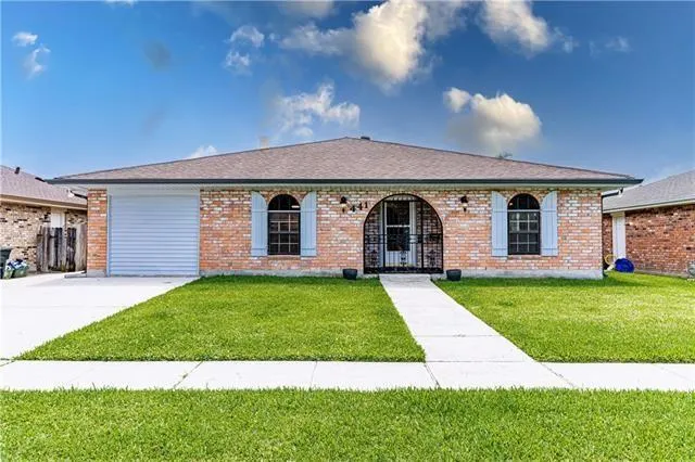 $2,250 | 441 Sugarpine Drive, Gretna, LA 70056