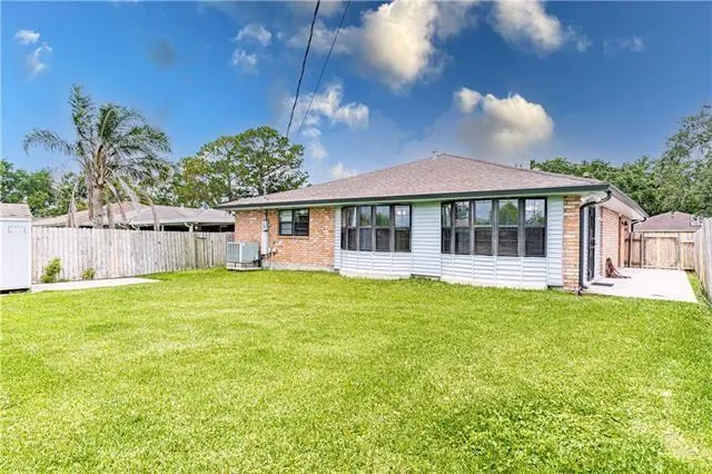 $2,250 | 441 Sugarpine Drive, Gretna, LA 70056