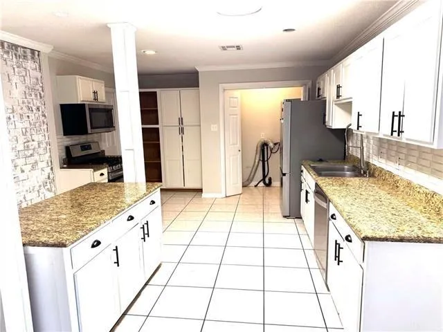 $2,250 | 441 Sugarpine Drive, Gretna, LA 70056