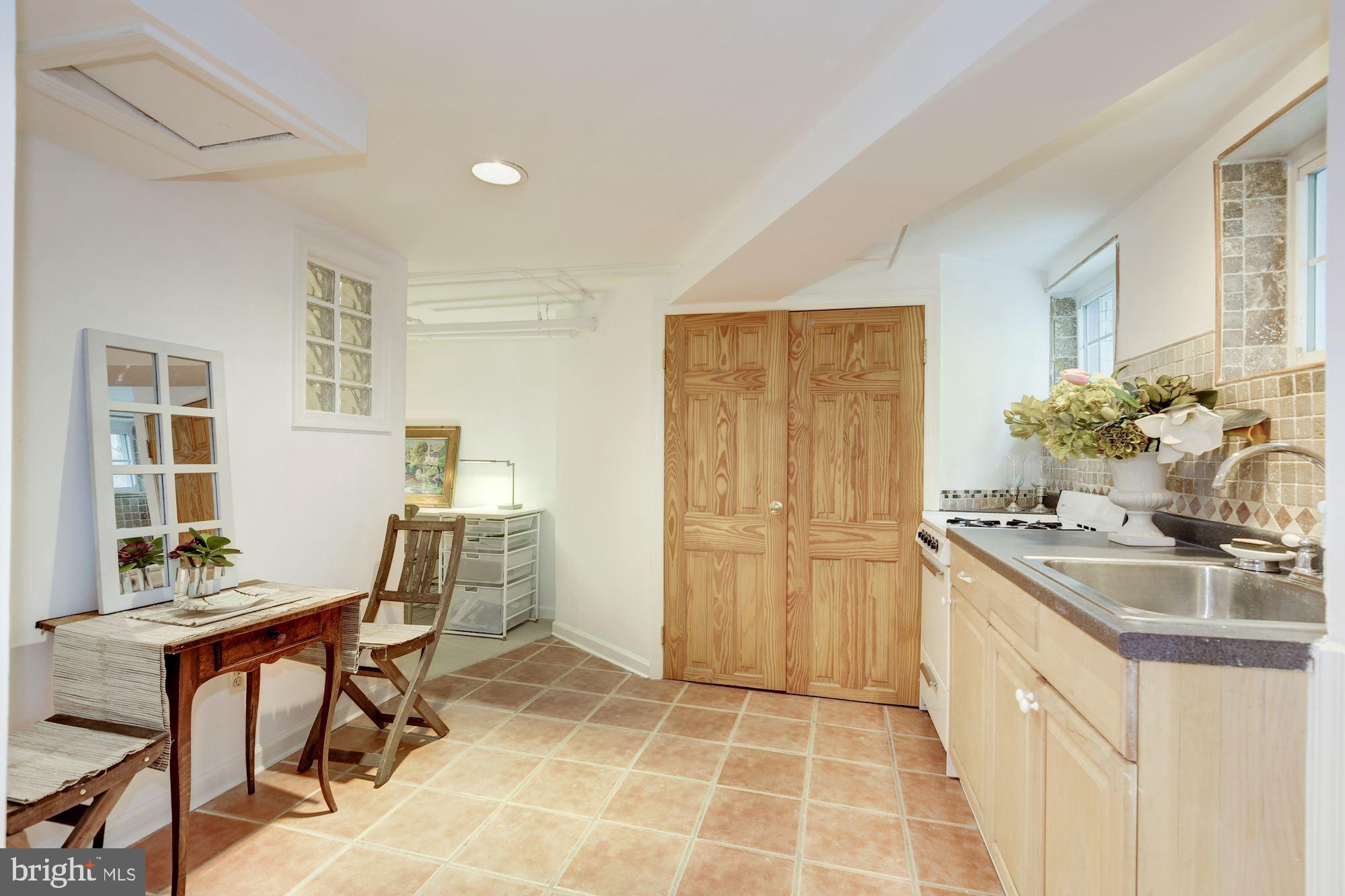 4420 Reservoir Road Northwest Washington, DC 20007 - Photo 22 of 37 Lower Level In-Law Suite