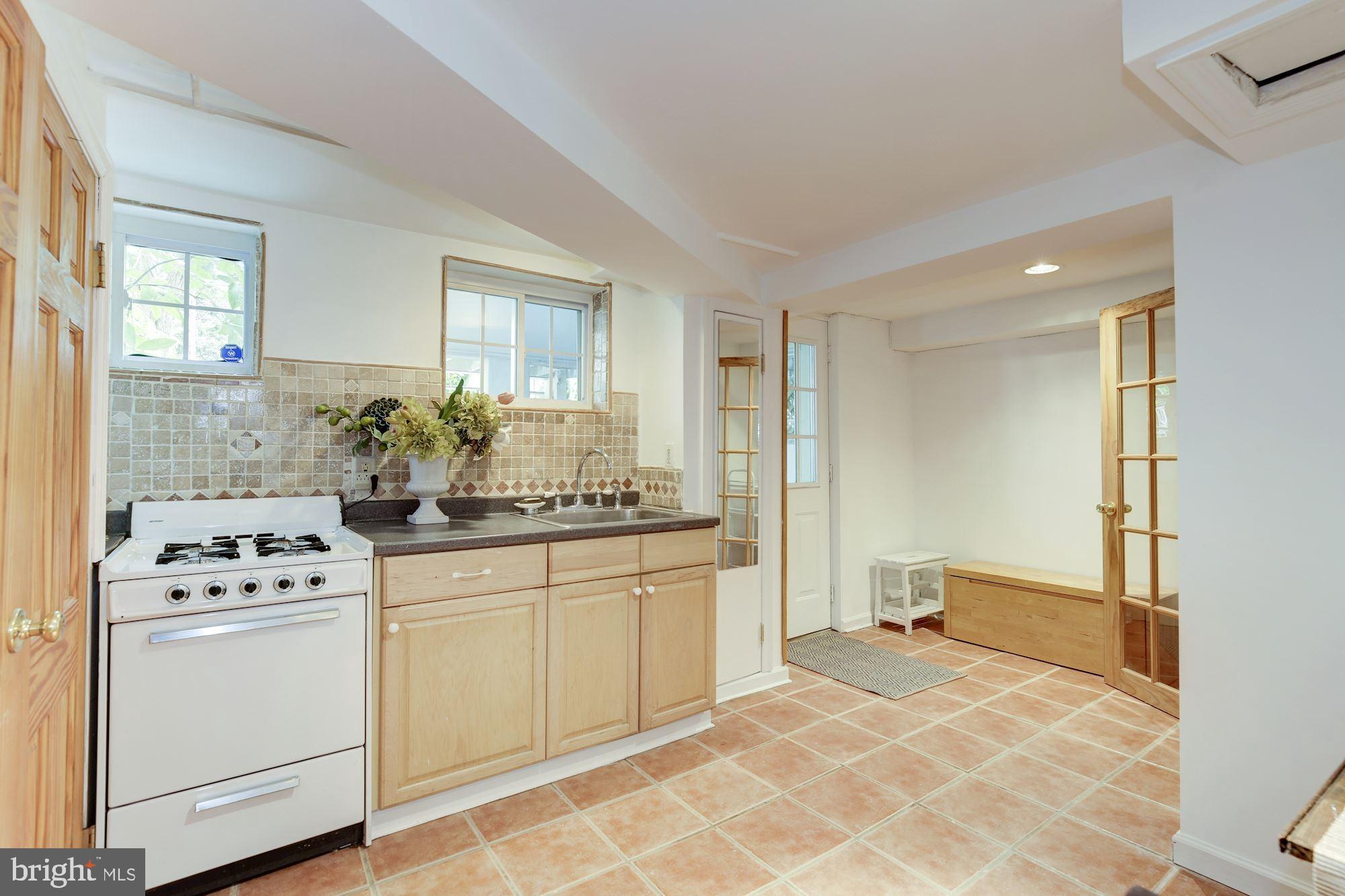 4420 Reservoir Road Northwest Washington, DC 20007 - Photo 23 of 37 Lower Level In-Law Suite