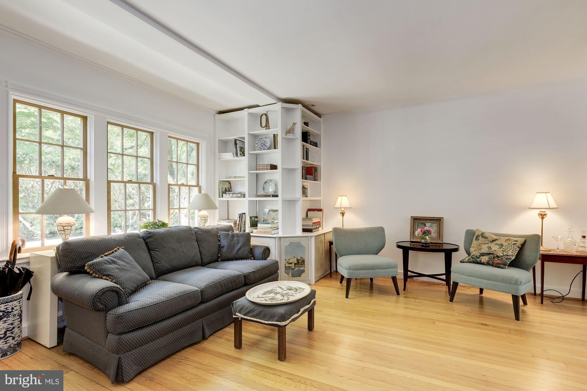 4420 Reservoir Road Northwest Washington, DC 20007 - Photo 4 of 37 Living Room