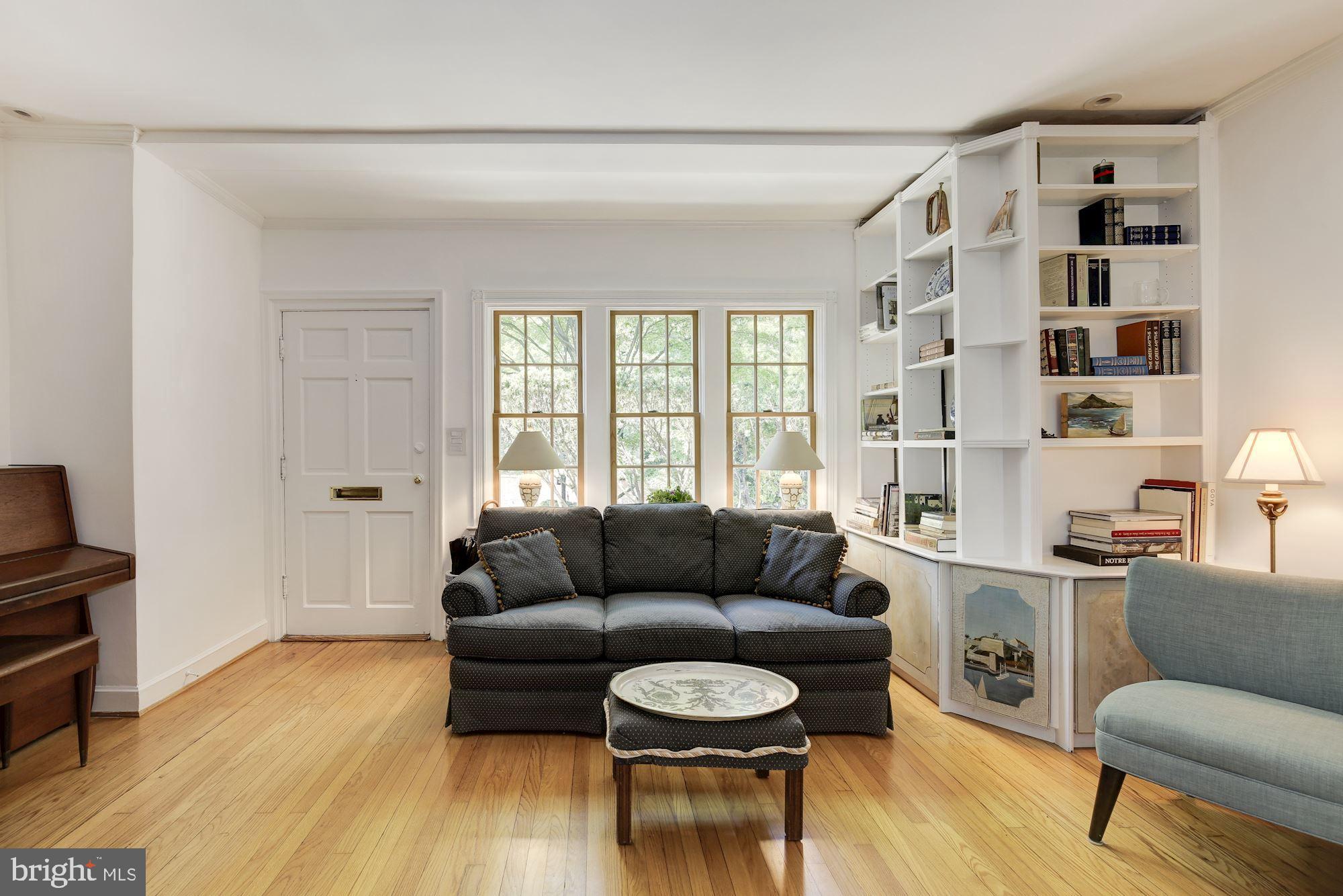 4420 Reservoir Road Northwest Washington, DC 20007 - Photo 5 of 37 Living Room