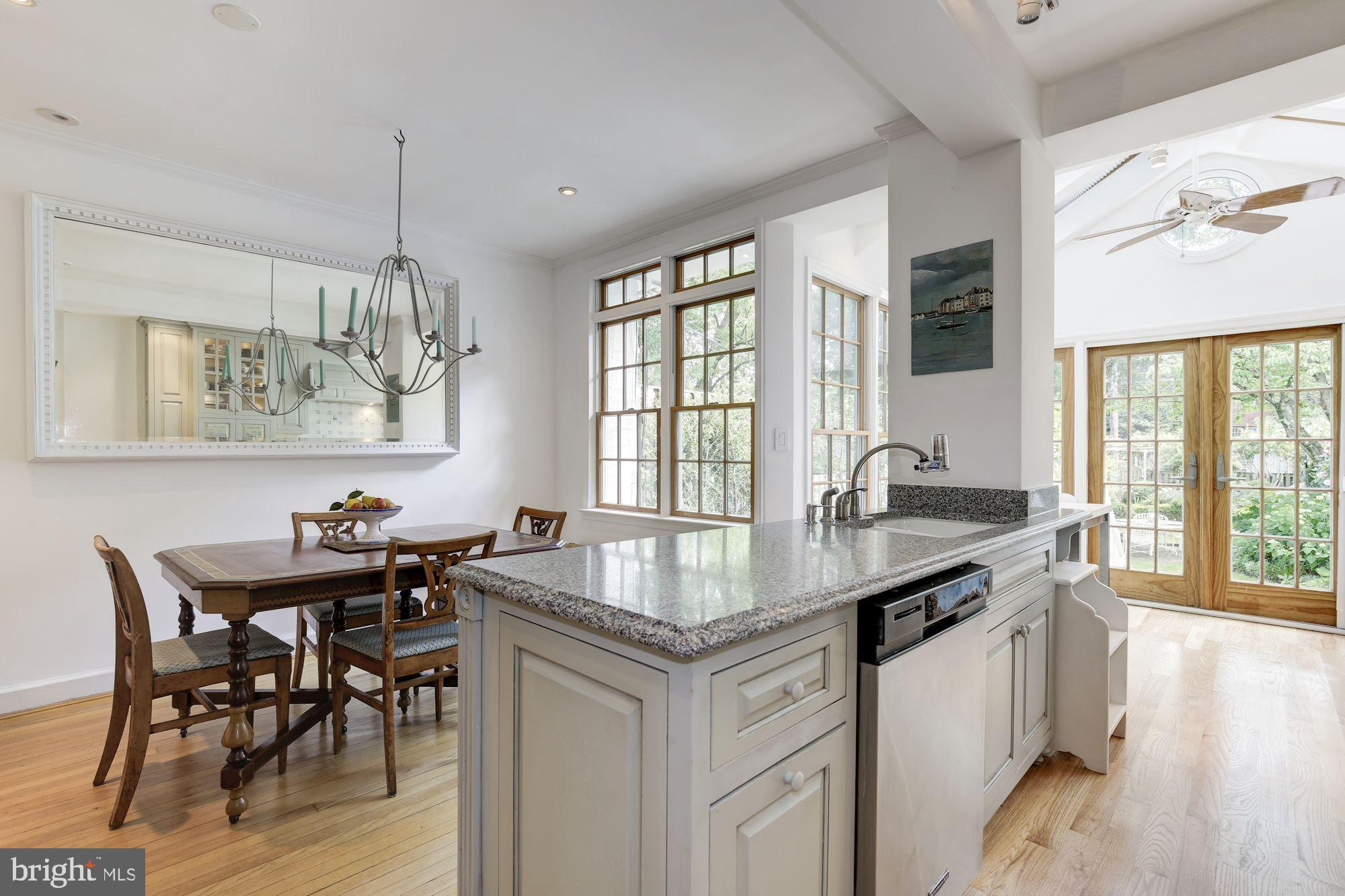 4420 Reservoir Road Northwest Washington, DC 20007 - Photo 9 of 37 Kitchen/Dining Area