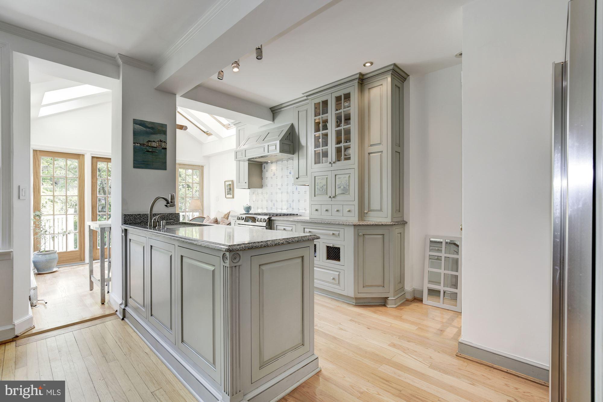 4420 Reservoir Road Northwest Washington, DC 20007 - Photo 10 of 37 Kitchen