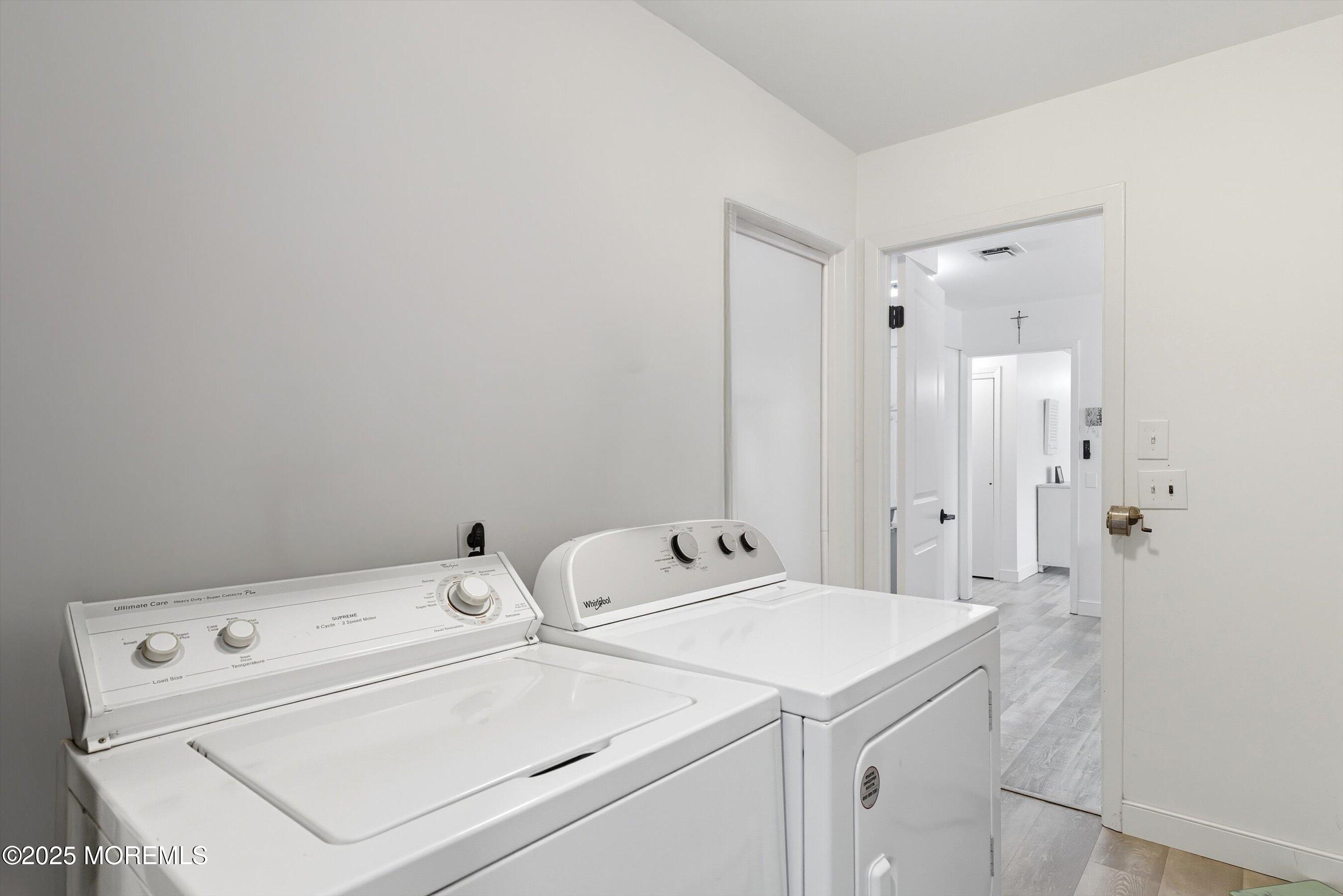 173 Cliff Road Brick, NJ 08724 - Photo 15 of 37 a utility room with dryer and washer