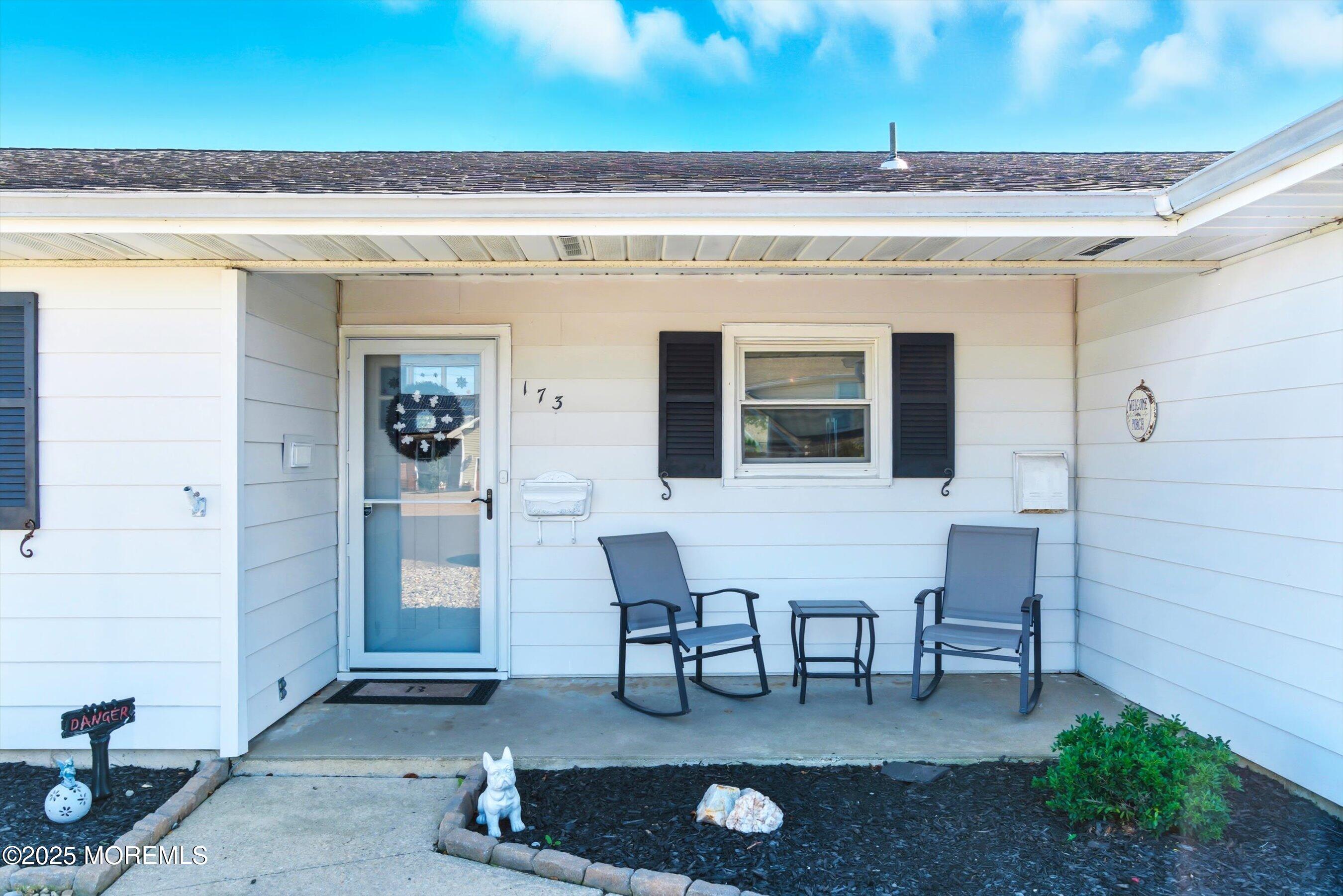 173 Cliff Road Brick, NJ 08724 - Photo 32 of 37 a living room with furniture