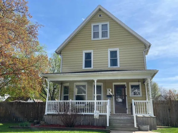 $270,000 | 408 7th Street, Baraboo, WI 53913