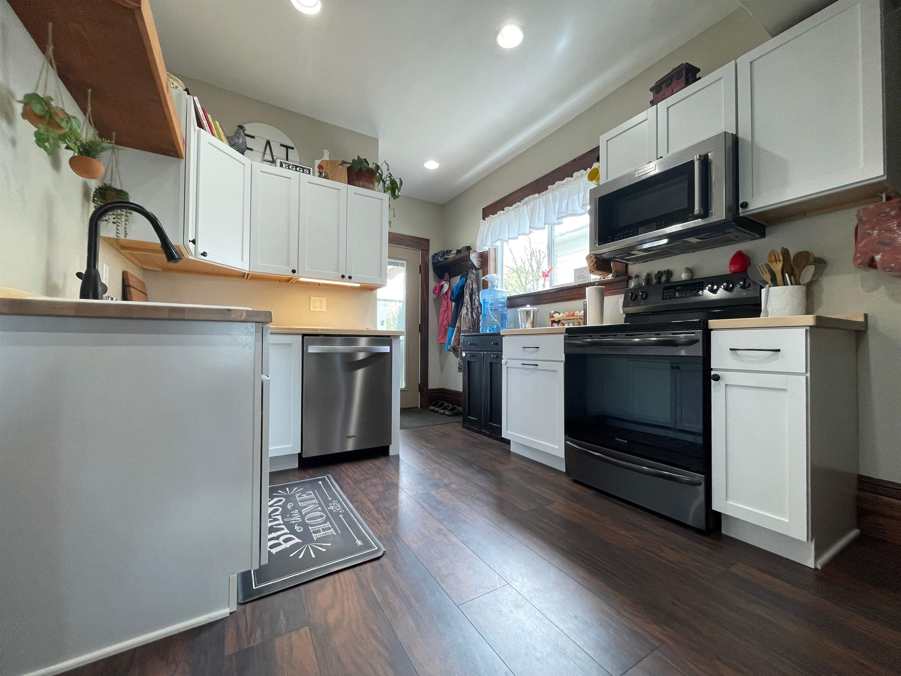 408 7th Street Baraboo, WI 53913 - Photo 7 of 32