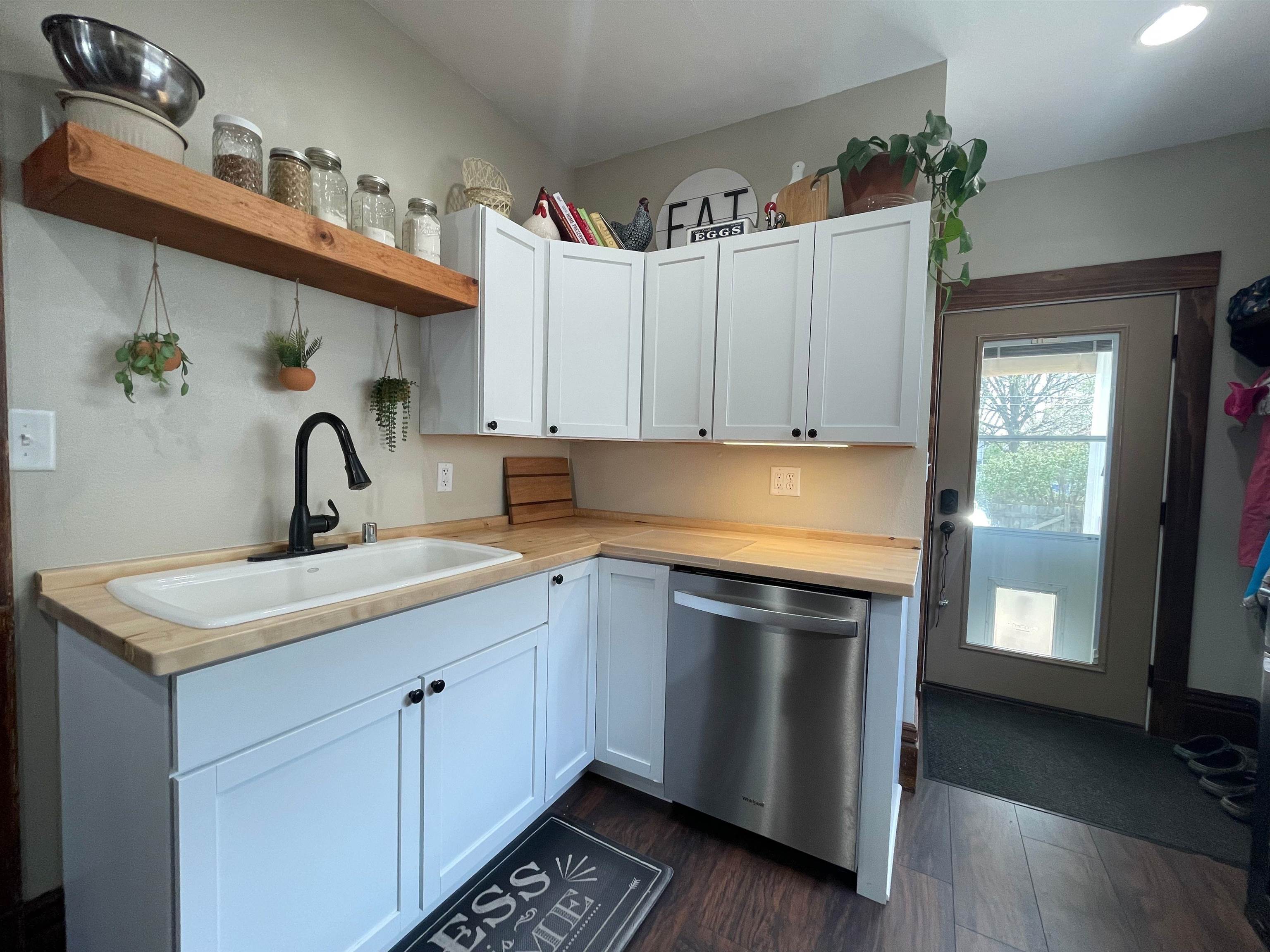 408 7th Street Baraboo, WI 53913 - Photo 8 of 32