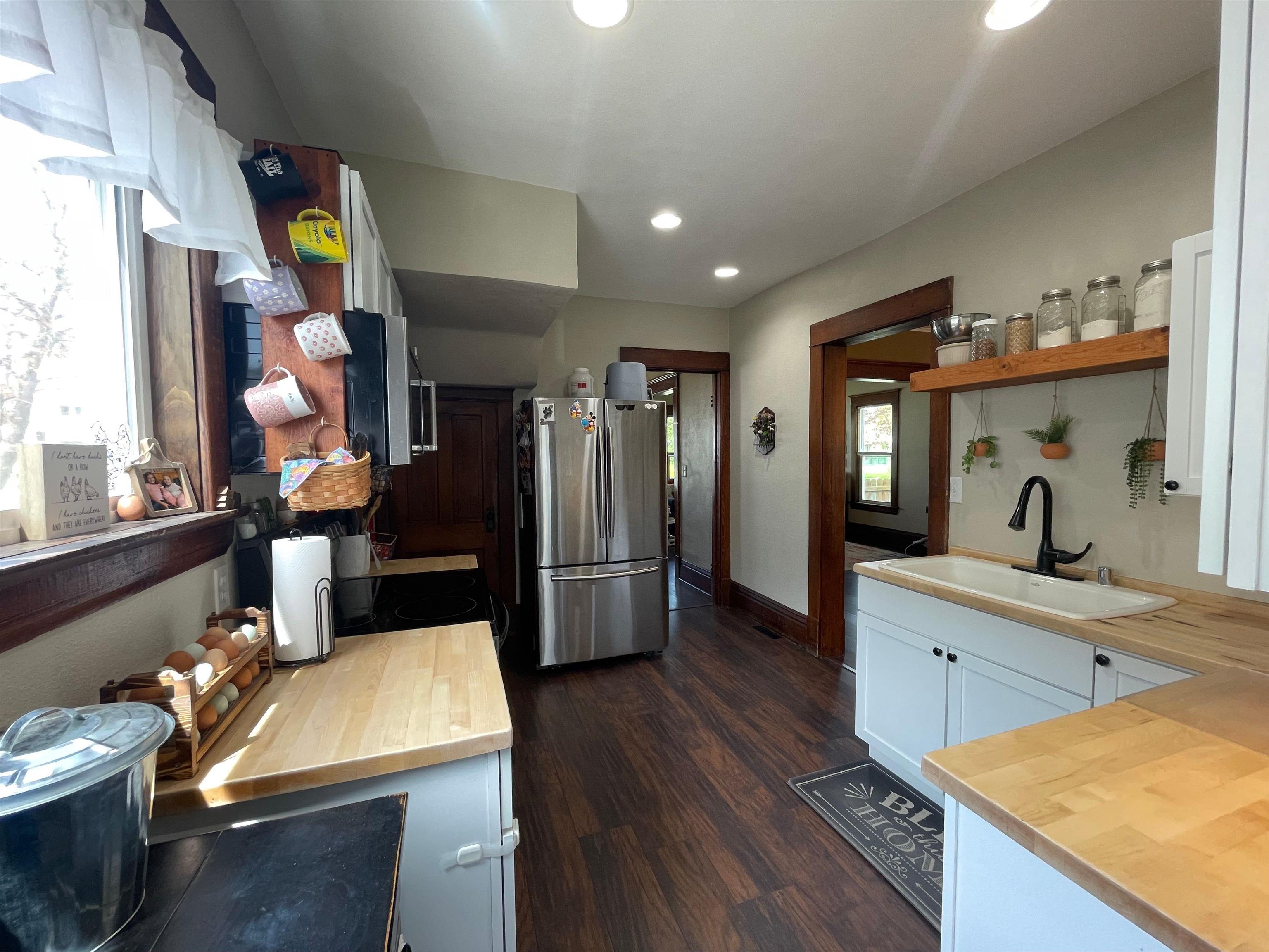 408 7th Street Baraboo, WI 53913 - Photo 9 of 32