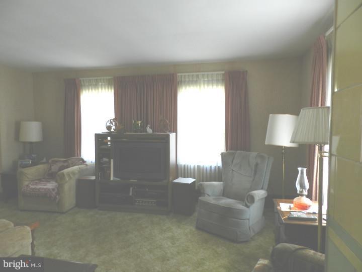 810 North Ridge Road Perkasie, PA 18944 - Photo 22 of 22 Living Room