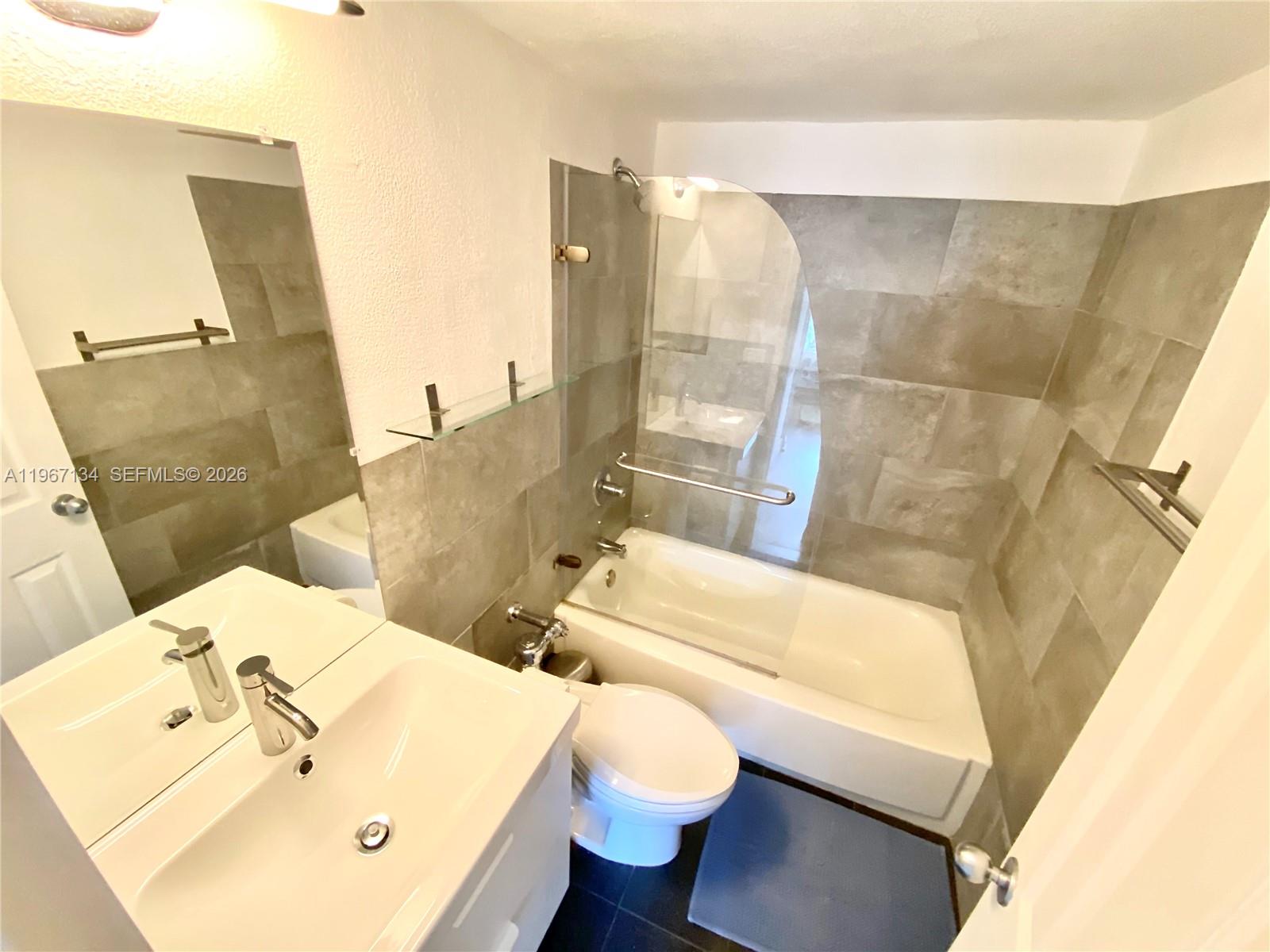 1500 Bay Road, Unit 862S Miami Beach, FL 33139 - Photo 9 of 30 Baths are modern