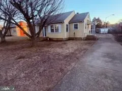 $1,895 | 1907 Mimosa Street, Fredericksburg, VA 22405