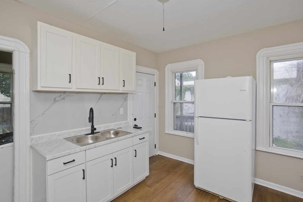 132 Grover Street Springfield, MA 01104 - Photo 7 of 27 Gallery Image 7