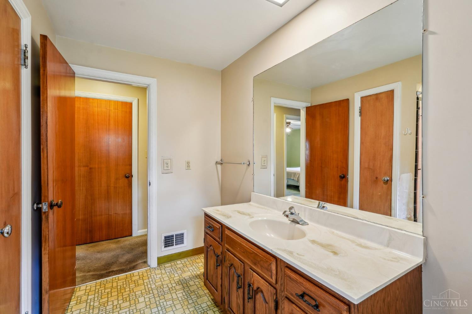 4507 Rybolt Road Cincinnati, OH 45248 - Photo 17 of 32