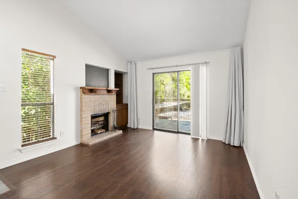 $1,250 | 3500 Tangle Brush Drive, Unit 20, The Woodlands, TX 77381