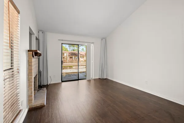 $1,250 | 3500 Tangle Brush Drive, Unit 20, The Woodlands, TX 77381