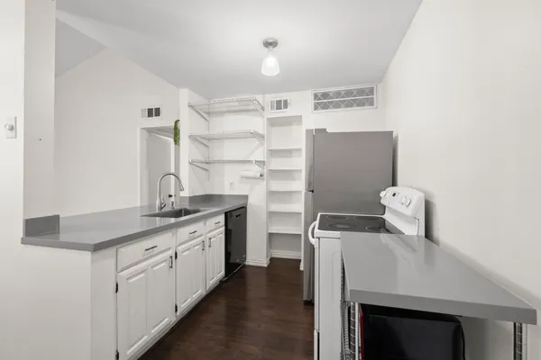 $1,250 | 3500 Tangle Brush Drive, Unit 20, The Woodlands, TX 77381