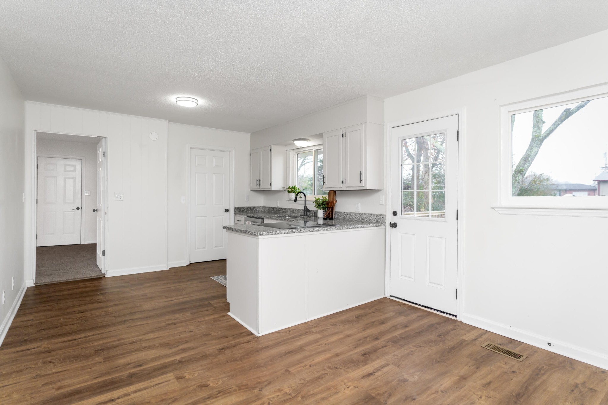 151 Sharon Circle Rossville, GA 30741 - Photo 13 of 21 a view of kitchen with wooden floor and electronic appliances