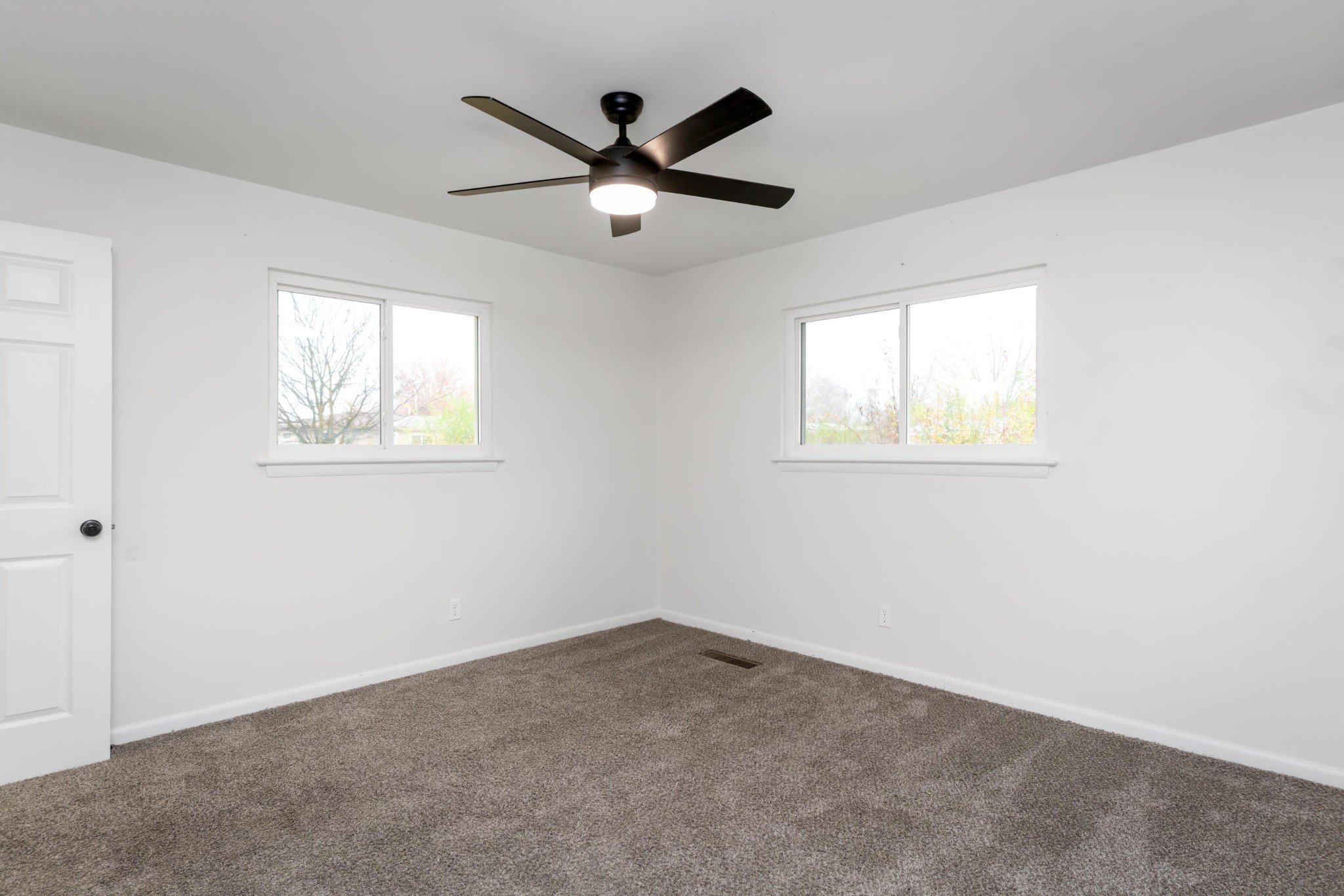 151 Sharon Circle Rossville, GA 30741 - Photo 7 of 21 an empty room with window and windows