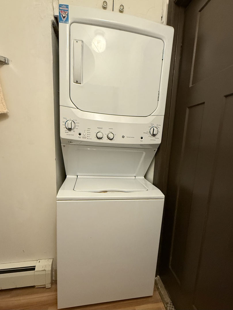 7100 99th Street, Unit 204 Chicago Ridge, IL 60415 - Photo 6 of 9 a utility room with dryer and washer