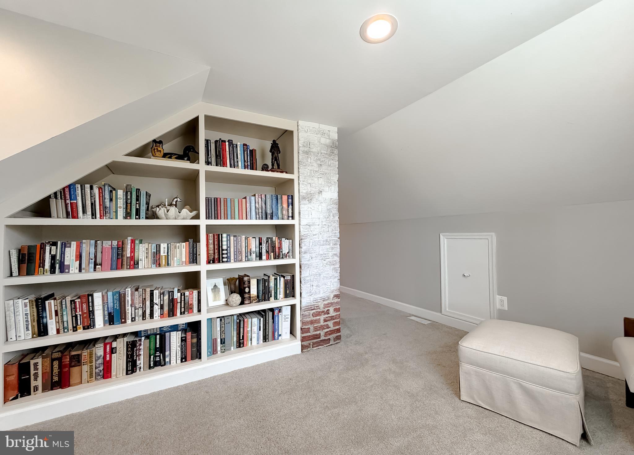 4985 Solomons Island Road Huntingtown, MD 20639 - Photo 26 of 50 a living room with furniture and a book shelf