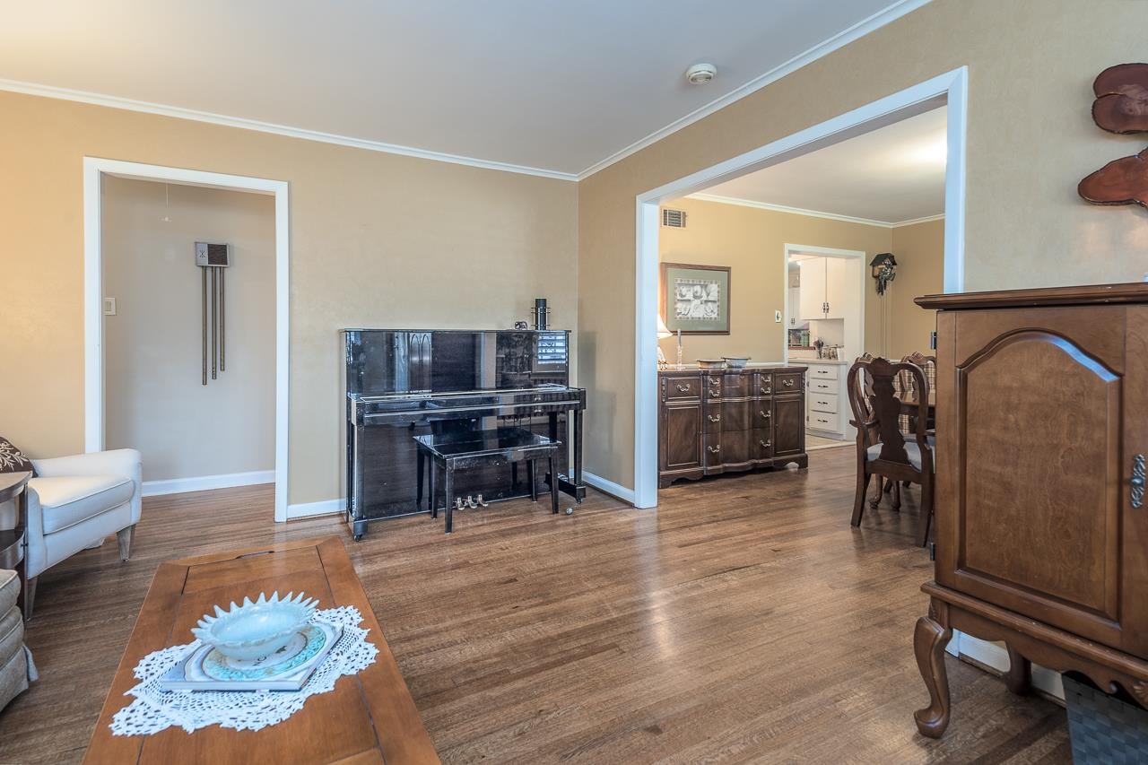 5130 Mason Road Memphis, TN 38117 - Photo 4 of 26 a living room with furniture and a wooden floor
