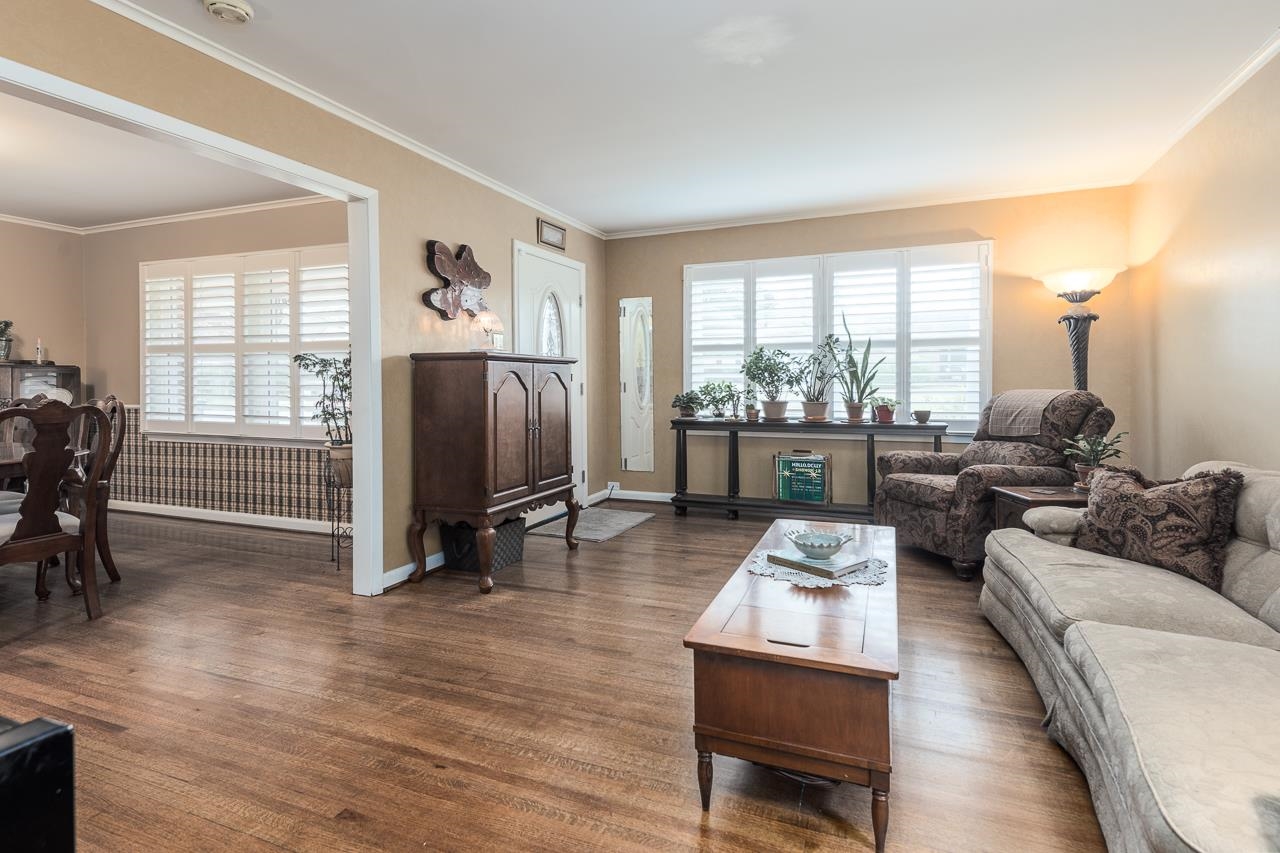 5130 Mason Road Memphis, TN 38117 - Photo 5 of 26 a living room with furniture and a large window