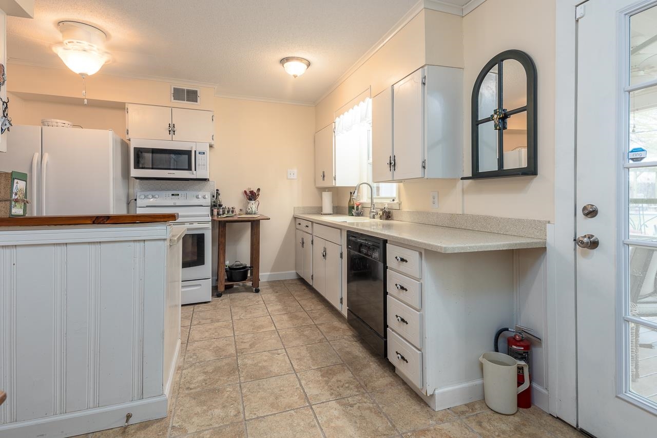 5130 Mason Road Memphis, TN 38117 - Photo 9 of 26 a kitchen with a sink stove and cabinets
