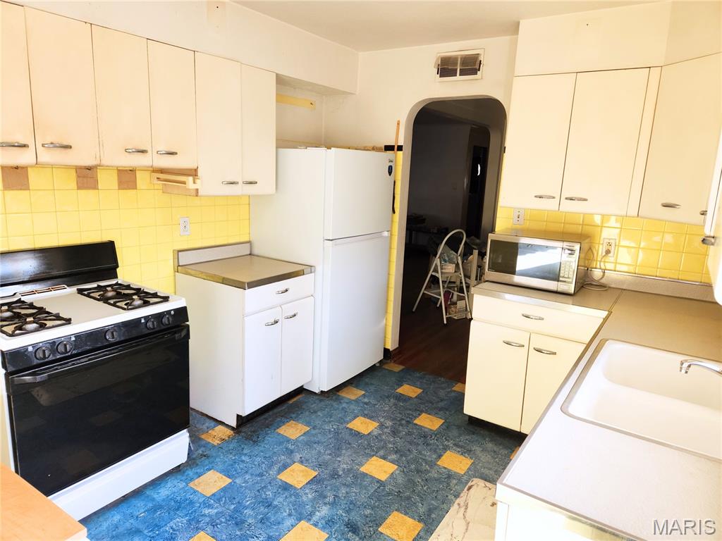 38 South 86th Street Belleville, IL 62223 - Photo 2 of 10