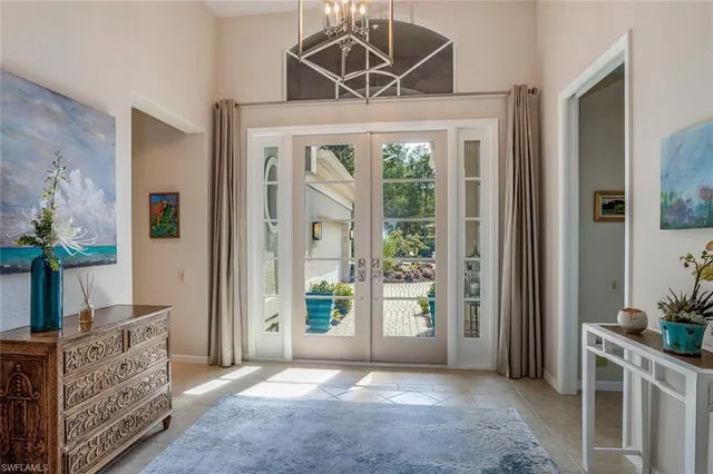 a view of an entryway with a livingroom