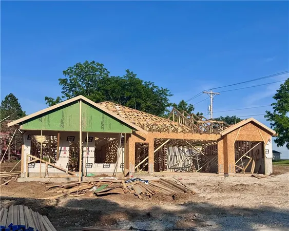 $515,000 | 8675 Eagle Creek Drive, De Soto, KS 66018