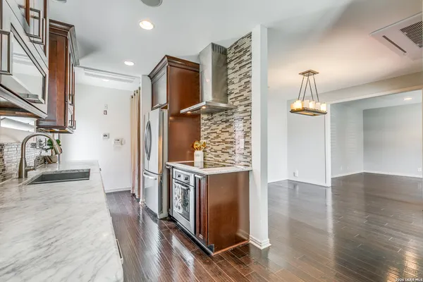 $2,500 | 1714 West Summit, San Antonio, TX 78201