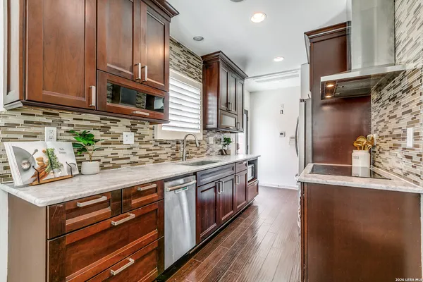 $2,500 | 1714 West Summit, San Antonio, TX 78201