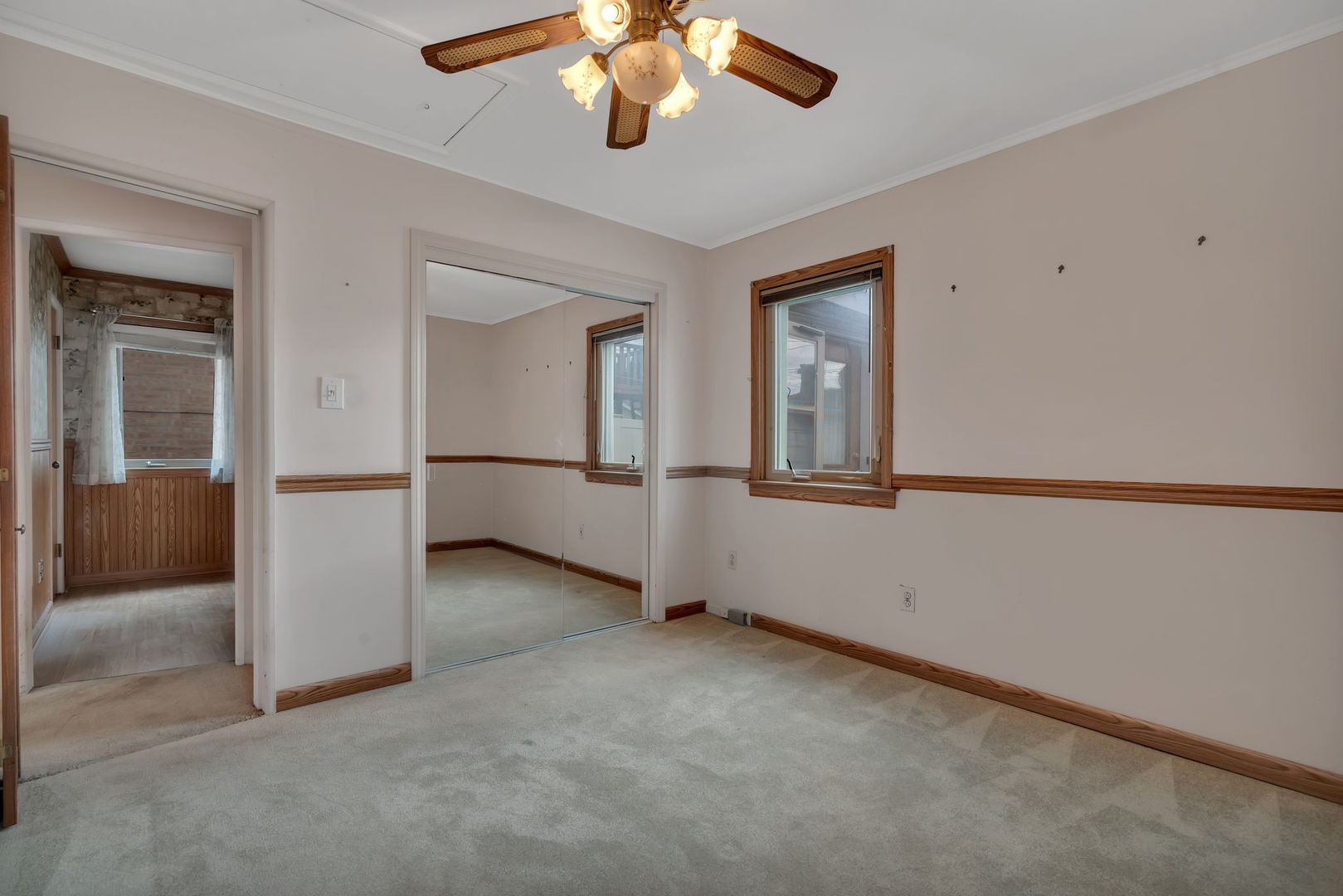 5611 South Monitor Avenue Chicago, IL 60638 - Photo 15 of 24 an empty room with windows and closet