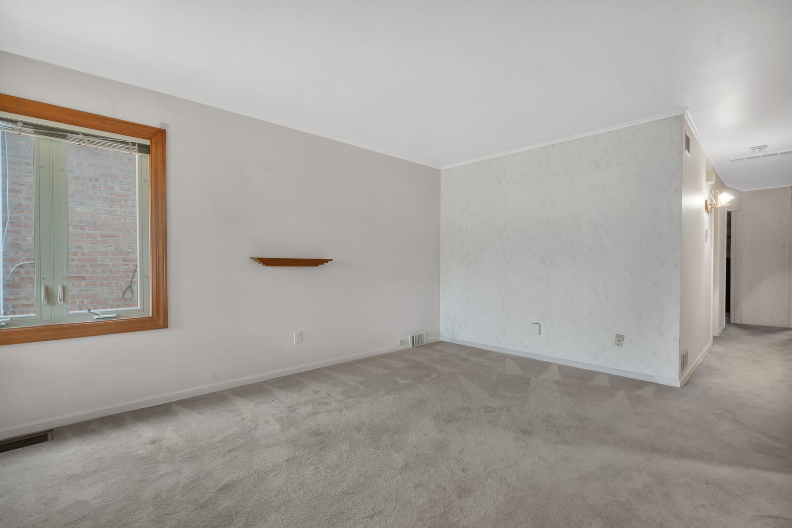 5611 South Monitor Avenue Chicago, IL 60638 - Photo 6 of 24 an empty room with a window