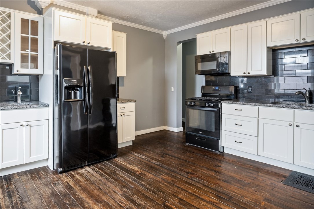 74 Richmond Street Rochester, NY 14607 - Photo 9 of 47 1st Floor Apartment w/3 bedrooms