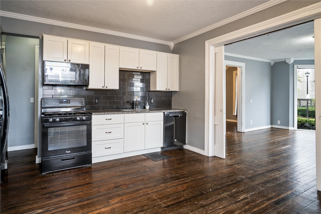 74 Richmond Street Rochester, NY 14607 - Photo 10 of 47