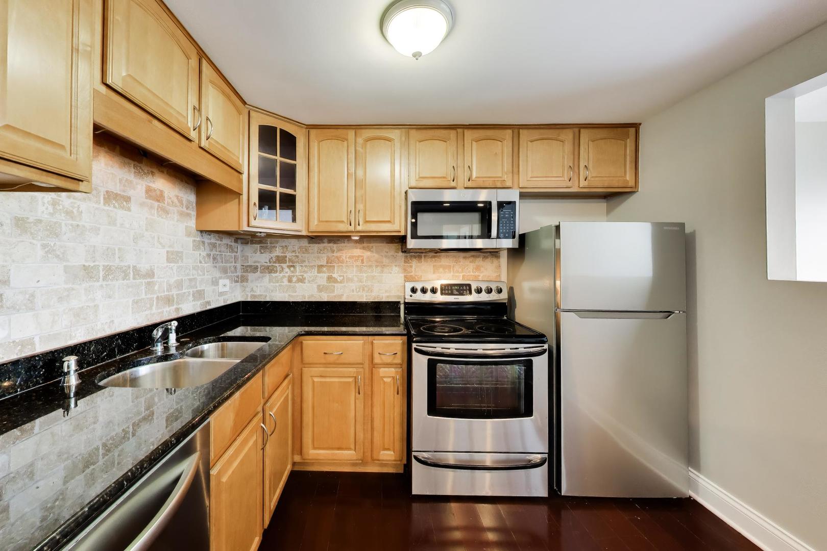 2015 South Finley Road, Unit 512 Lombard, IL 60148 - Photo 10 of 46 Gallery Image 10