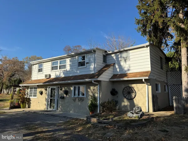 $3,400 | 713 Bethlehem Pike, Glenside, PA 19038