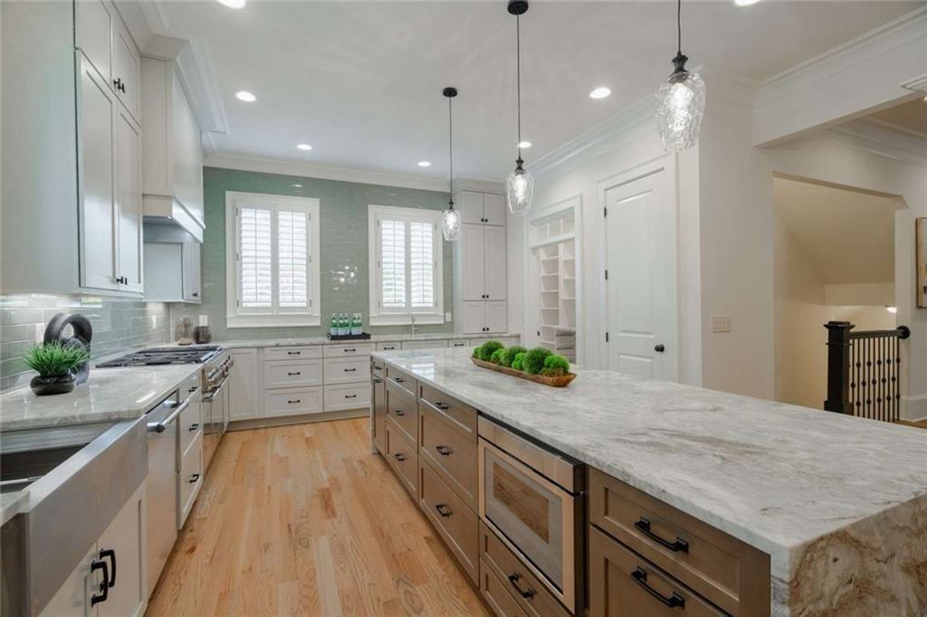 1364 Manget Way Dunwoody, GA 30338 - Photo 10 of 66