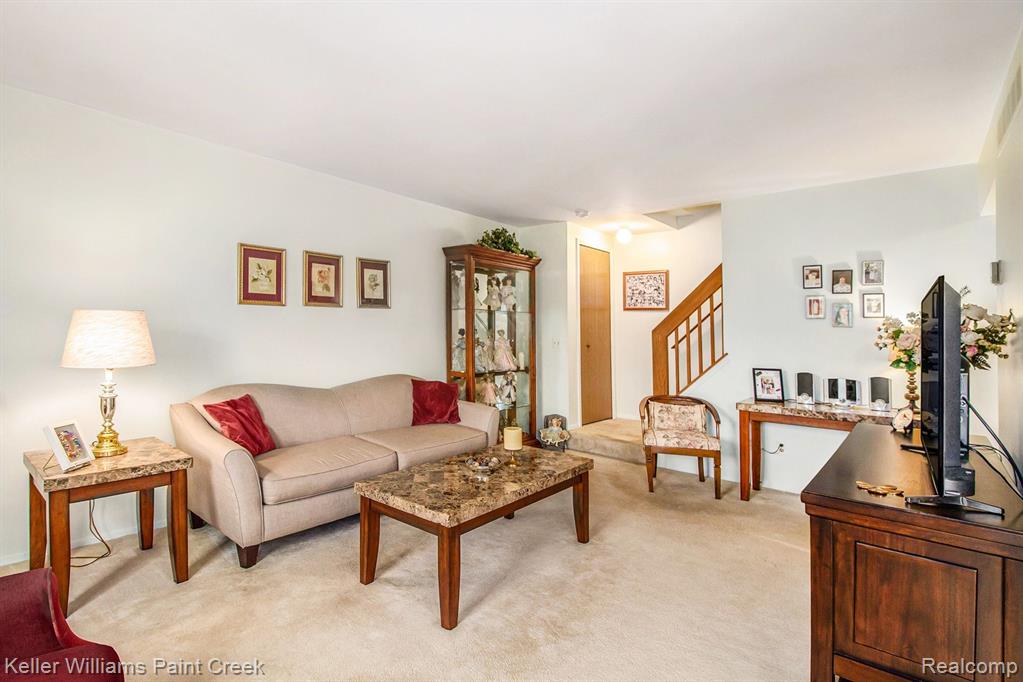 3009 High Pointe Ridge Road Lake Orion, MI 48359 - Photo 5 of 16