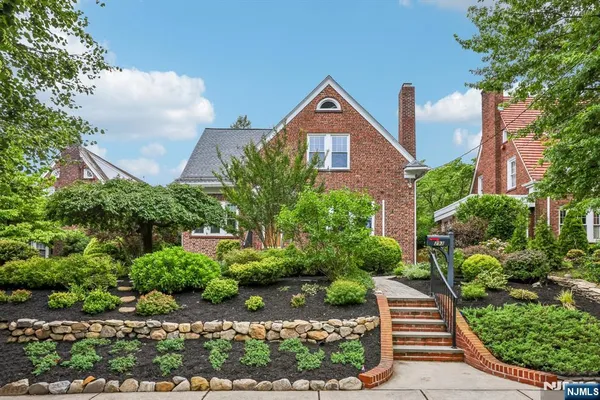 $879,000 | 293 Euclid Avenue, Hackensack, NJ 07601