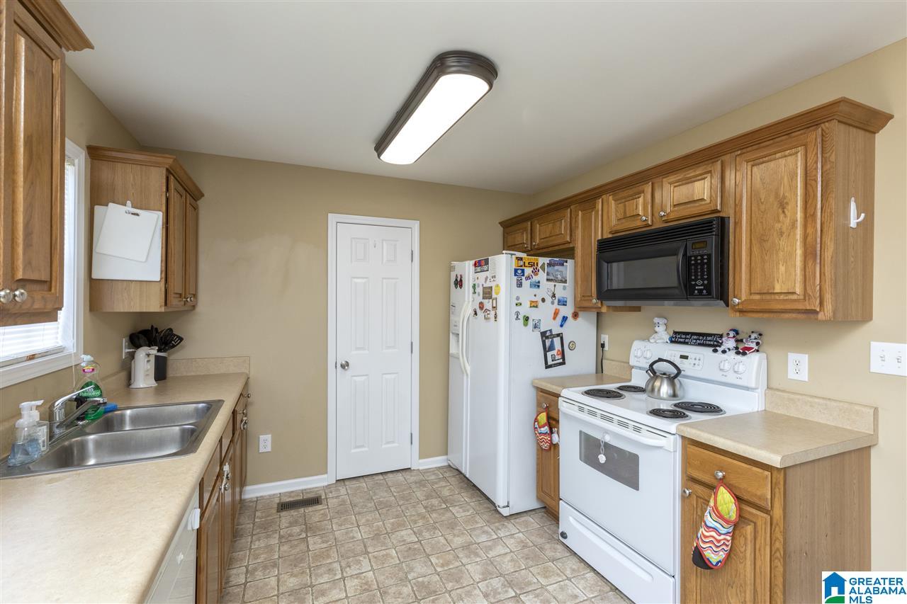 160 Hidden Ridge Drive Odenville, AL 35120 - Photo 10 of 29