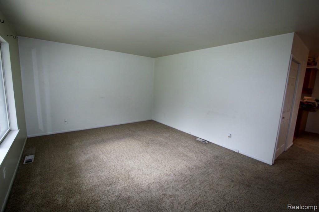 1087 Ransom Drive Flint, MI 48507 - Photo 3 of 21 002.jpg