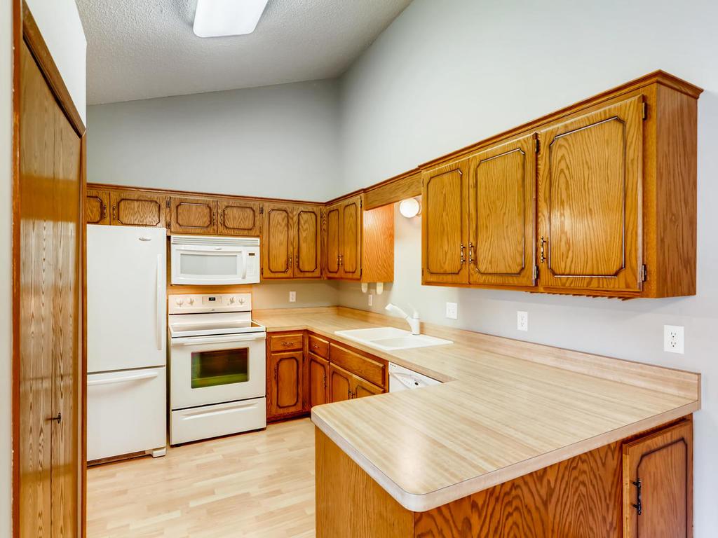 14620 Embry Path Apple Valley, MN 55124 - Photo 3 of 24 Gallery Image 3