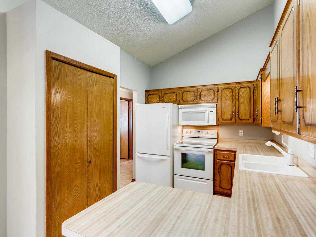 14620 Embry Path Apple Valley, MN 55124 - Photo 4 of 24 Gallery Image 4