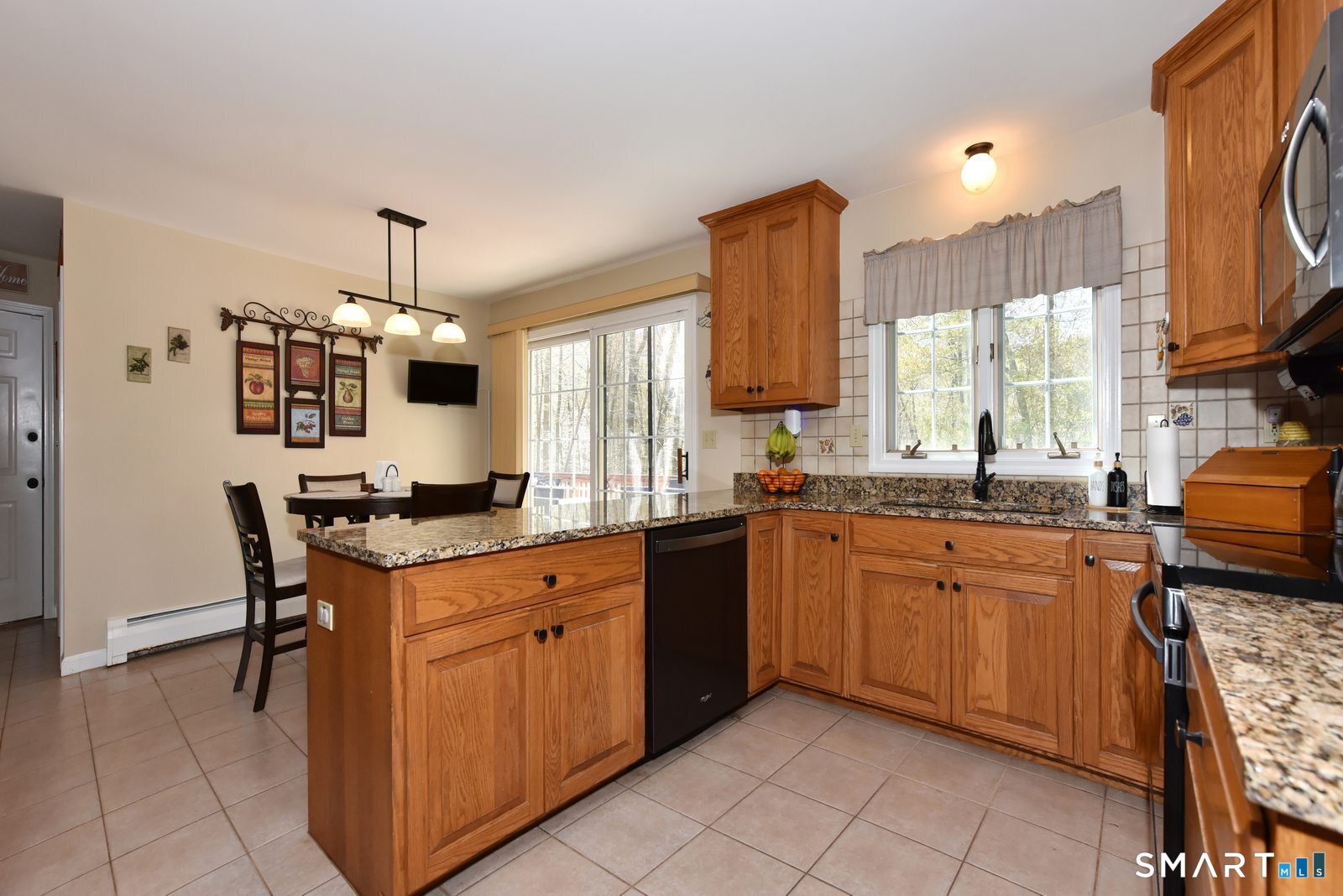 31 North Maple Street East Hampton, CT 06424 - Photo 9 of 38
